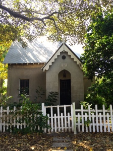 The sexton's lodge (1848) at Camperdown Cemetery. Photo taken on October 24 by the author.